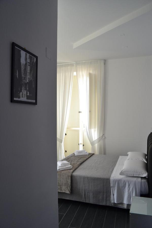 Le Porte Di Napoli - Rooms Экстерьер фото