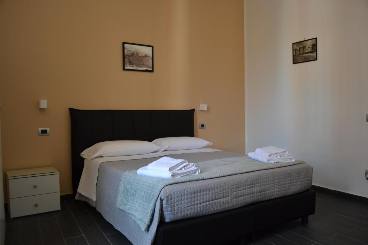 Le Porte Di Napoli - Rooms Экстерьер фото
