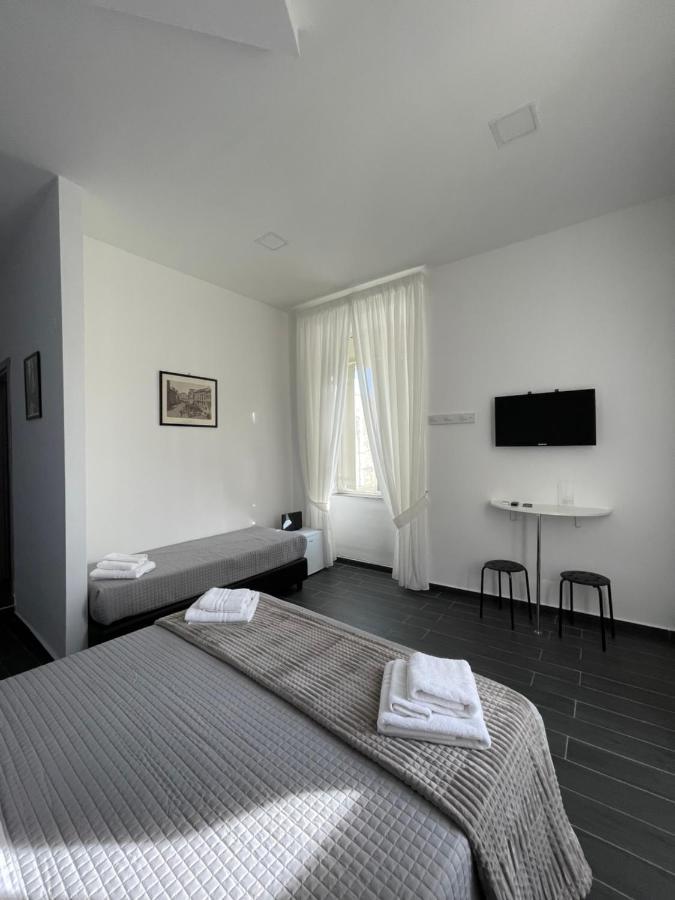 Le Porte Di Napoli - Rooms Экстерьер фото