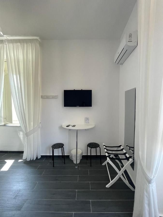 Le Porte Di Napoli - Rooms Экстерьер фото