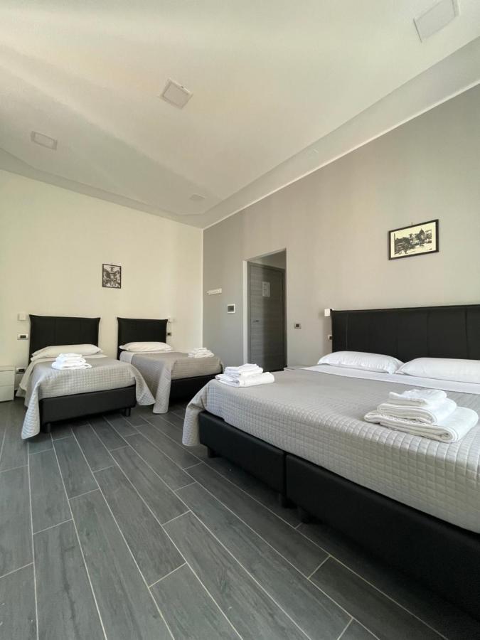 Le Porte Di Napoli - Rooms Экстерьер фото
